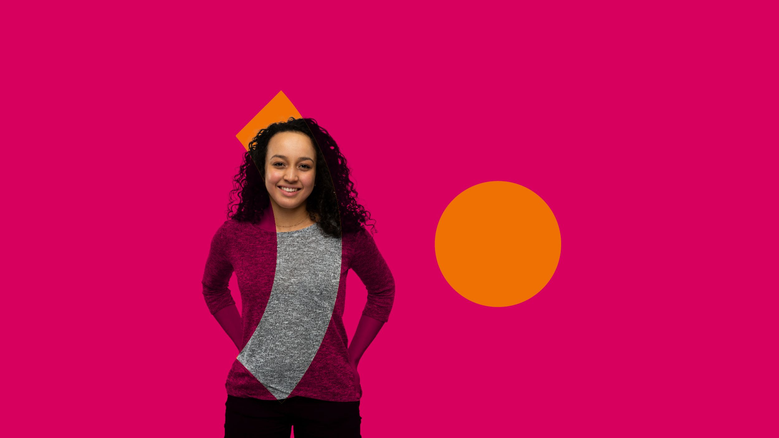 Portrait einer dualen Studentin des Pfalzklinikums auf farbigem Hintergrund mit Zielgruppen-Slogan